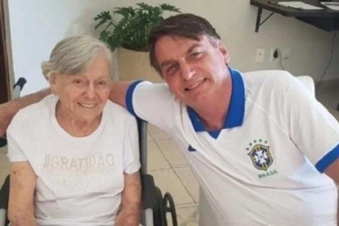 Mãe de Jair Bolsonaro está internada em hospital