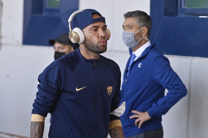 O fiasco de Daniel Alves no México, mas ainda no radar de Tite