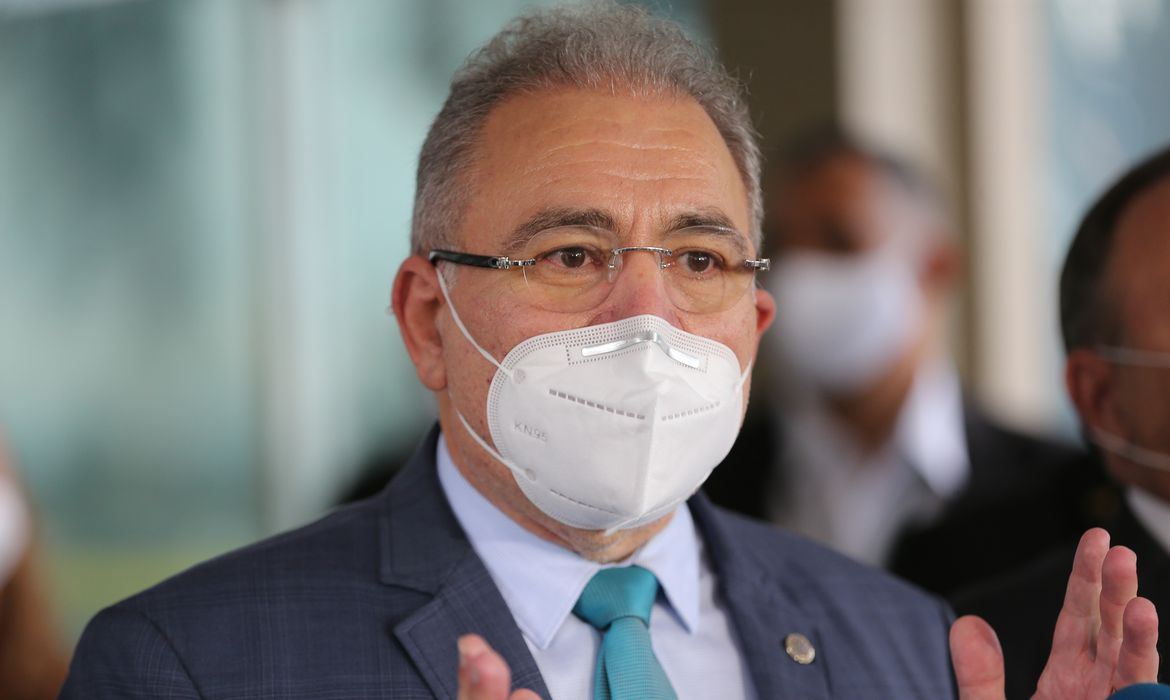 Não estão faltando vacinas contra a Covid-19 no Brasil, diz ministro Queiroga