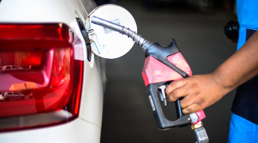 Prepare o bolso: 2022 começa com aumento de 5% na gasolina 8% no diesel