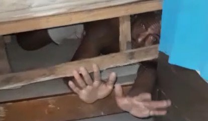 VIDEO: Suspeito de chefiar grupo criminoso é preso embaixo da cama em Macaíba
