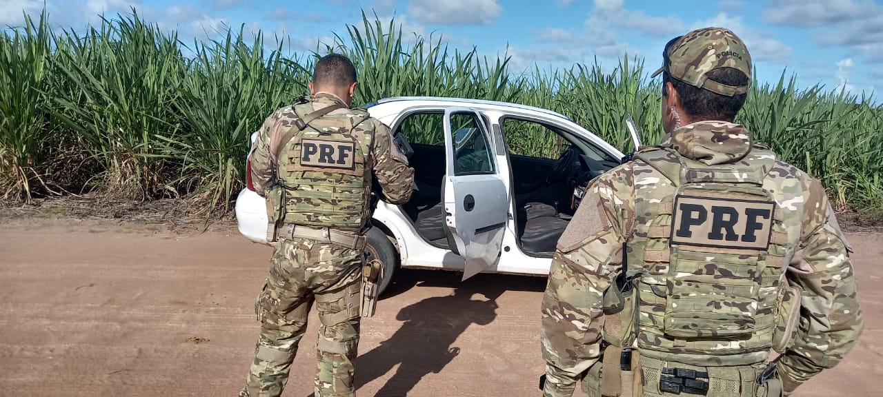 [VÍDEO] Trio armado deixa vítimas a pé em canavial após roubo de carro na Grande Natal