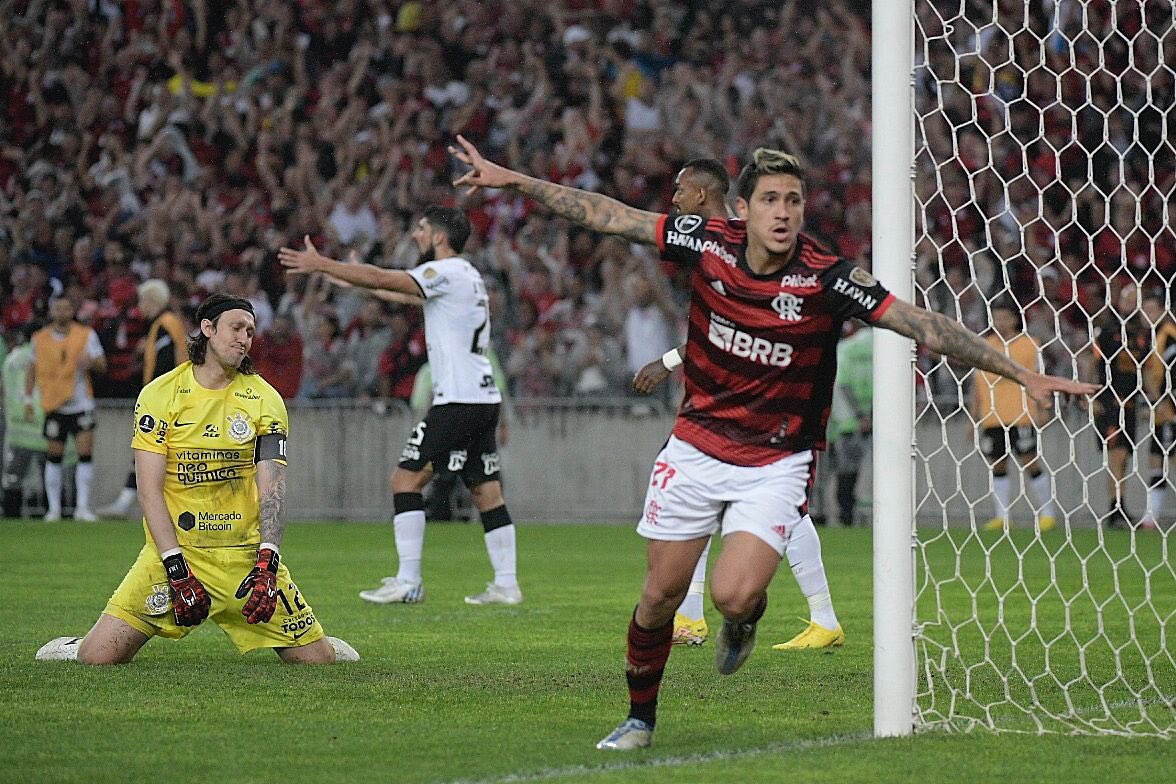 Sem surpresas, Flamengo volta a vencer o Corinthians e está nas semifinais