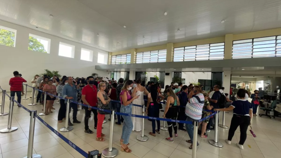 Fake news faz idosos enfrentarem longa fila no TRE-RN