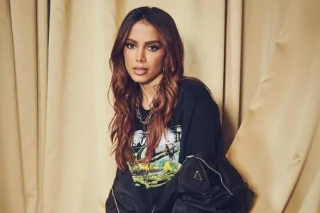 Anitta é criticada por piada sobre fazer “sexo com cachorros”