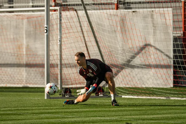 Neuer volta a treinar no Bayern e tranquiliza Alemanha para Copa