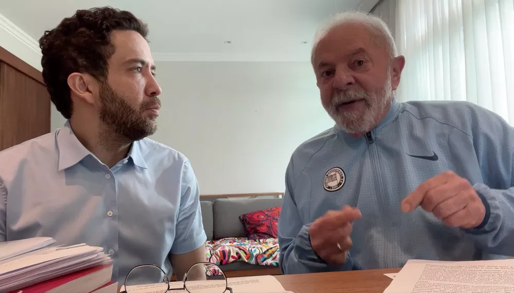 Em live com Janones, Lula promete continuidade de auxílio de R$ 600