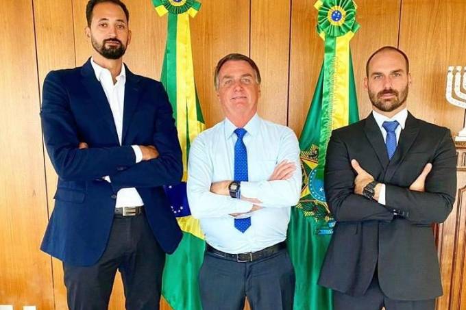 Polêmica: jogador Maurício afirma que pode se candidatar em 2022