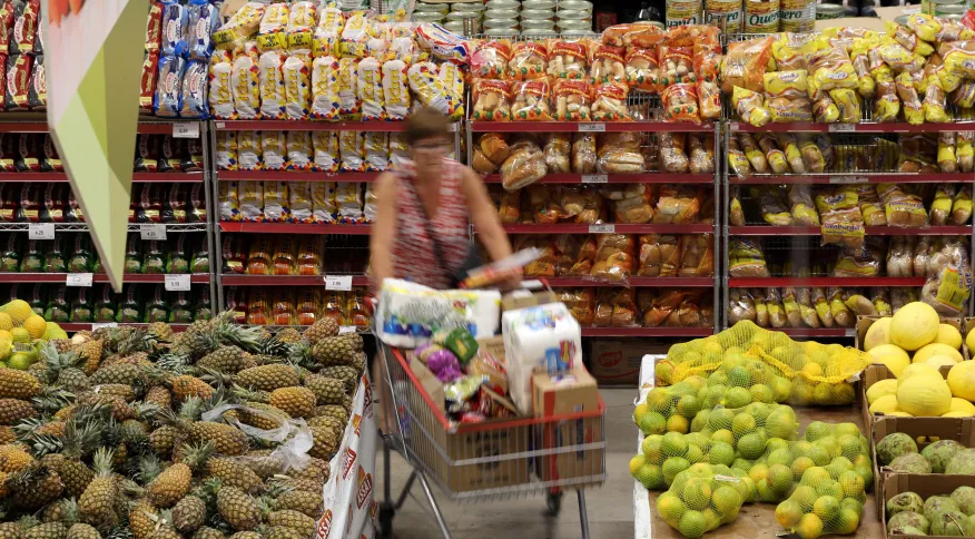 Preço médio dos alimentos básicos cai quase 10% em setembro nos supermercados em 2 meses