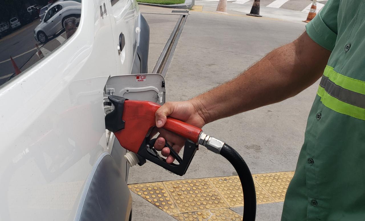 Mesmo com alta de preços, venda de combustível cresce