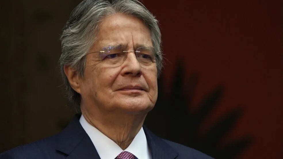 Presidente do Equador dissolve Parlamento para evitar impeachment