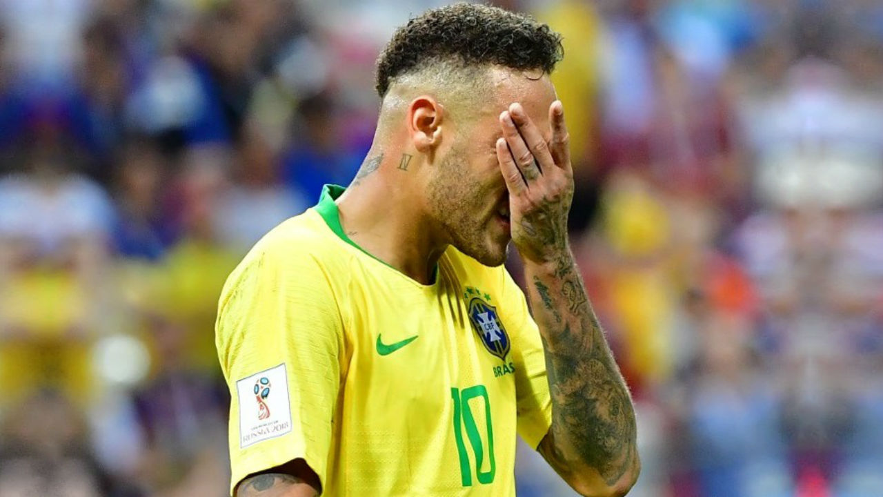 "Não sei mais o que faço com essa camisa para a galera respeitar o Neymar", desabafa craque