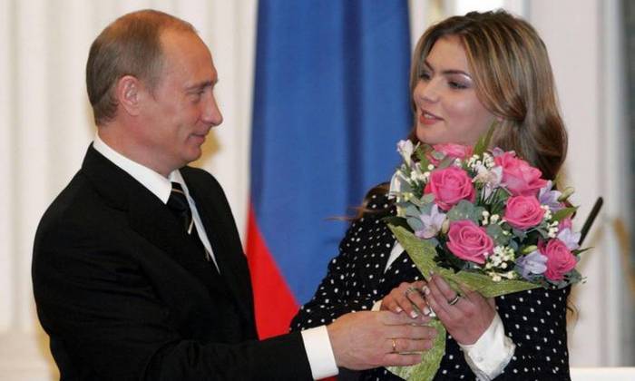 [FOTOS] Veja quem é a ex-ginasta apontada com amante de Putin