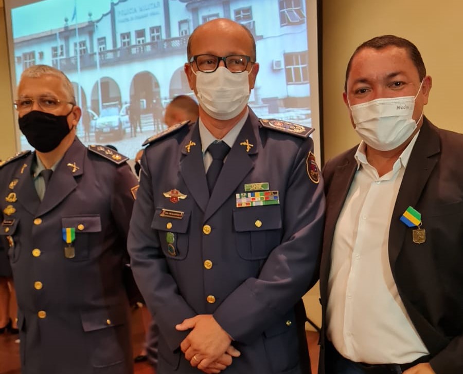 Repórter Sérgio Costa recebe homenagem da Polícia Militar do RN