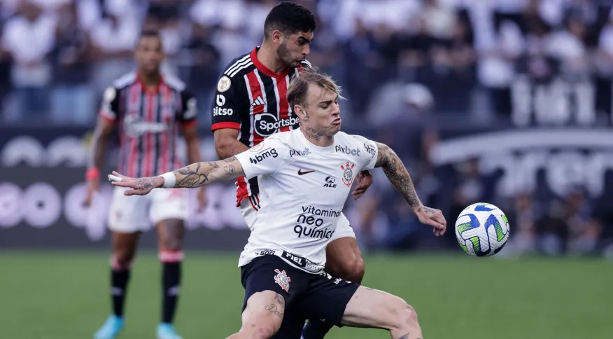 Jogo entre Corinthians e São Paulo é interrompido após gritos homofóbicos da torcida