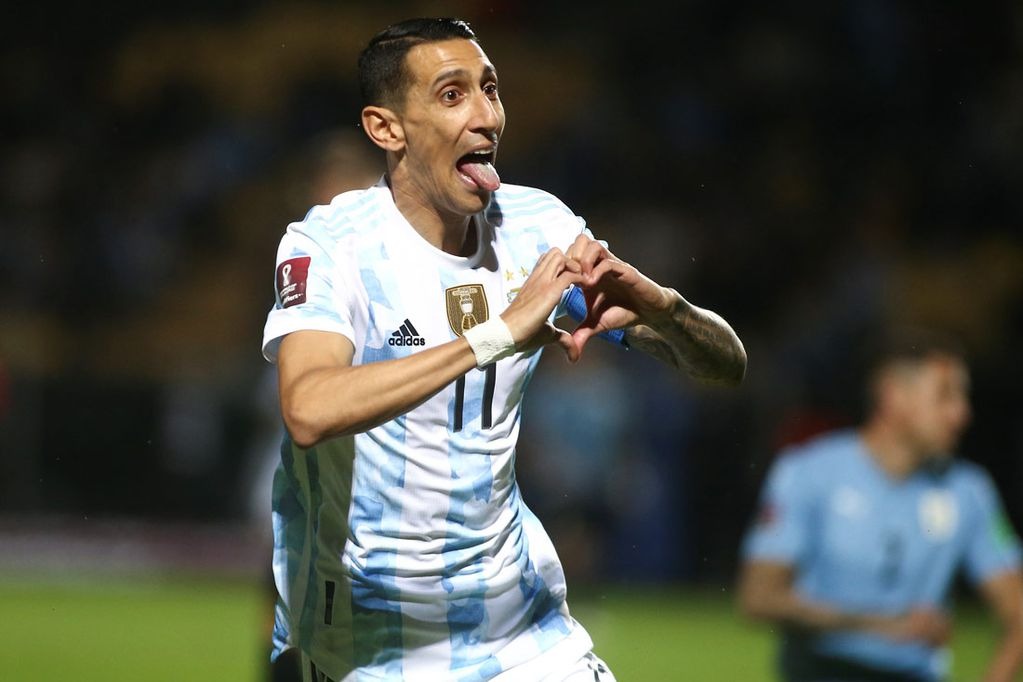Argentina vence com futebol envolvente e complica Uruguai