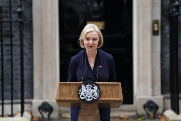 Primeira-ministra do Reino Unido, Liz Truss renuncia após 45 dias no cargo