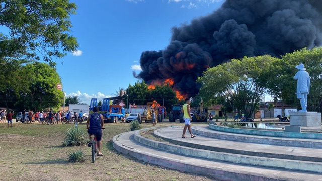 Incêndio de grandes proporções destrói lava-jato em Ceará-Mirim