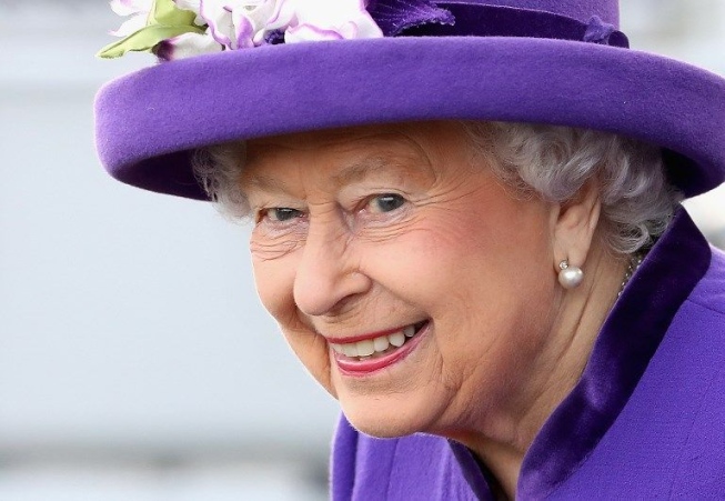 Rainha Elizabeth é proibida de beber todos os dias por médicos