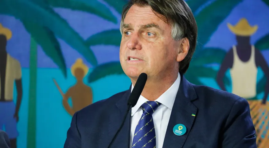 Bolsonaro vai ao TSE contra propaganda de Lula sobre compra de imóveis