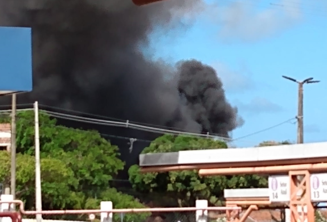 [VIDEO] Novo incêndio no pátio de veículos da Deprov; É o terceiro em um mês