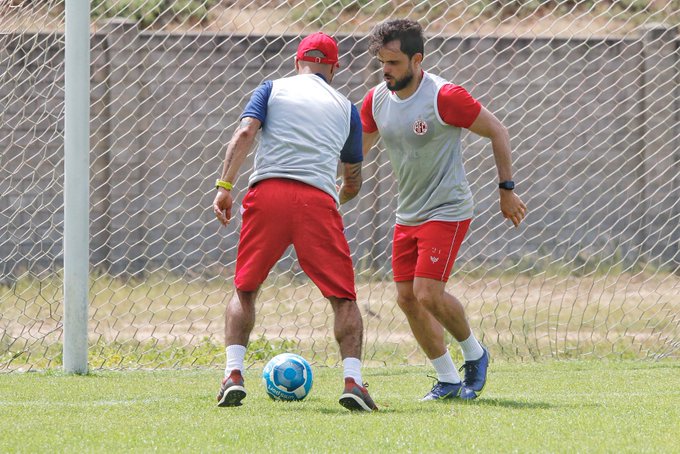 Curtinhas: América faz treino tático, despedida de Iago, Norberto,  resultados ajudam, Série B, Botafogo absoluto e mais