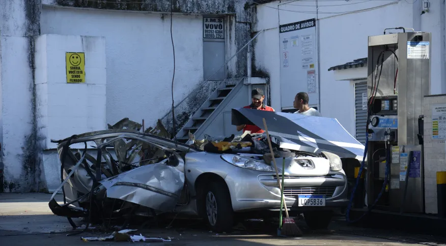 Morre motorista de carro que explodiu em posto no Rio de Janeiro