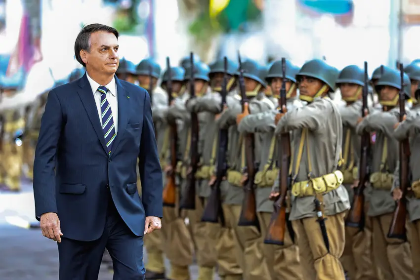 Decreto autorizando uso de militares do exército nas eleições é assinado por Bolsonaro