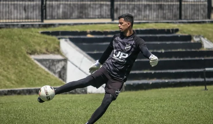 Goleiro do ABC se despede dos companheiros e deve seguir rumo à Europa