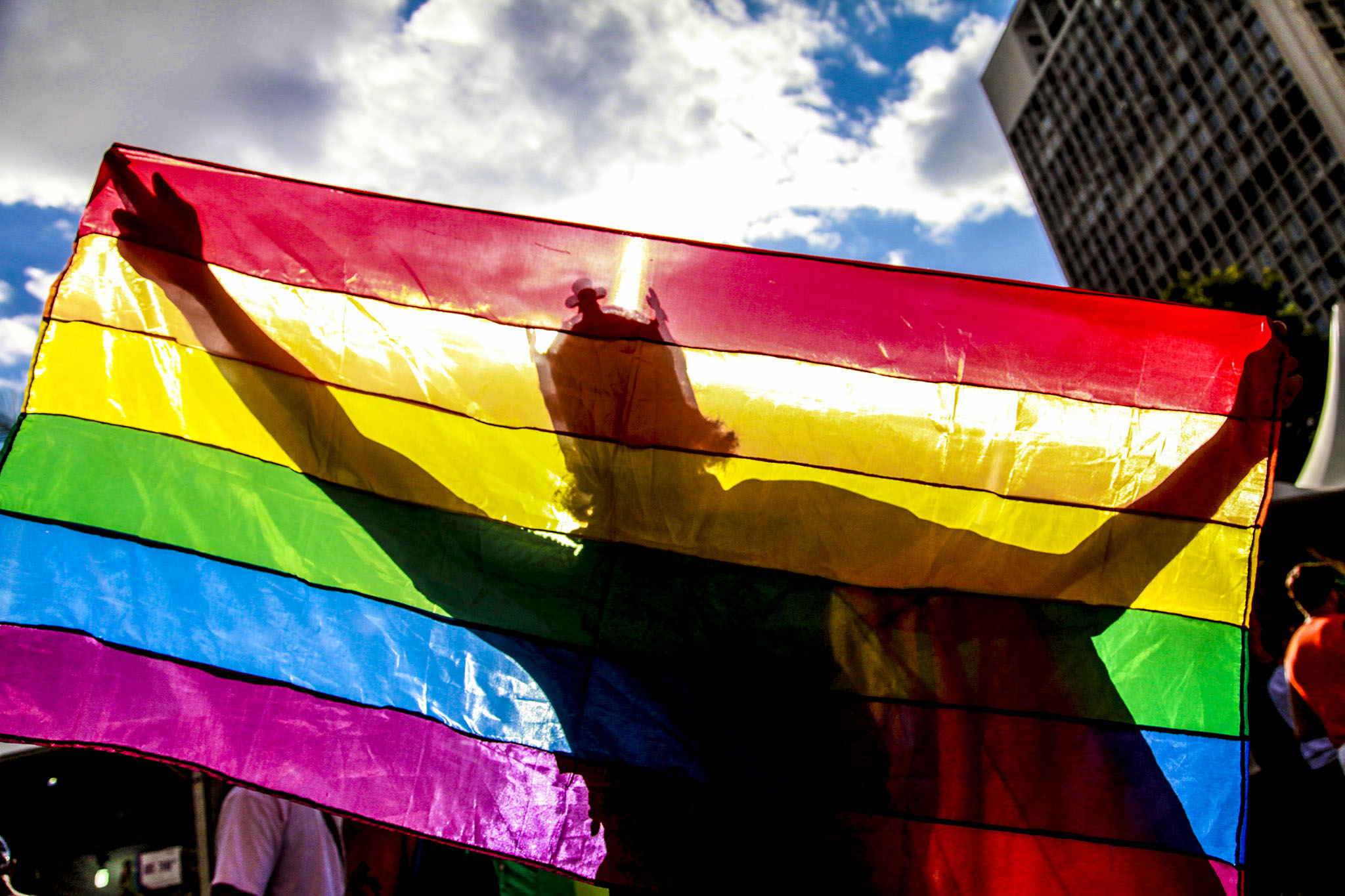 Filho faz denúncia de homofobia e pede prisão de jornalista ex-Globo