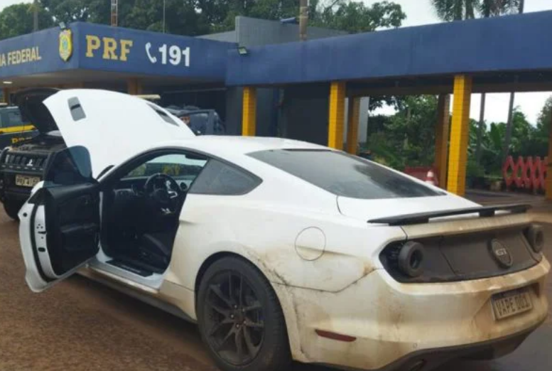 Mustang é apreendido com cigarros eletrônicos contrabandeados