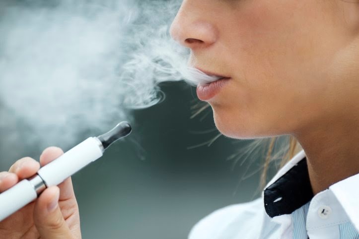 Vape com essência de menta é o pior para os pulmões, diz estudo