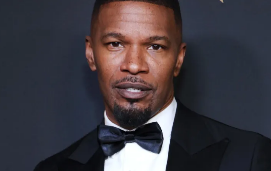 Ator Jamie Foxx segue hospitalizado, e pessoas próximas pedem orações