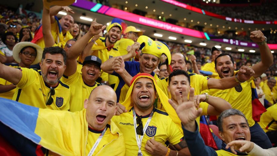 [VÍDEO] "Queremos cerveja!" torcedores fazem canto inusitado na abertura da Copa