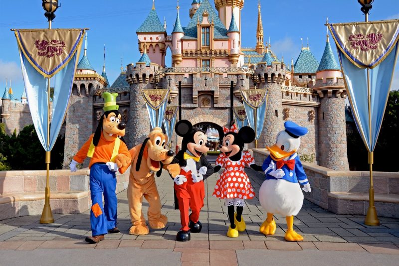 Escândalo: Funcionários da Disney e ex-juiz são presos por tráfico de crianças