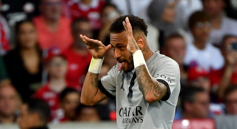 Neymar faz dois, dá três assistências e lidera atropelo do PSG sobre o Lille por 7 a 1