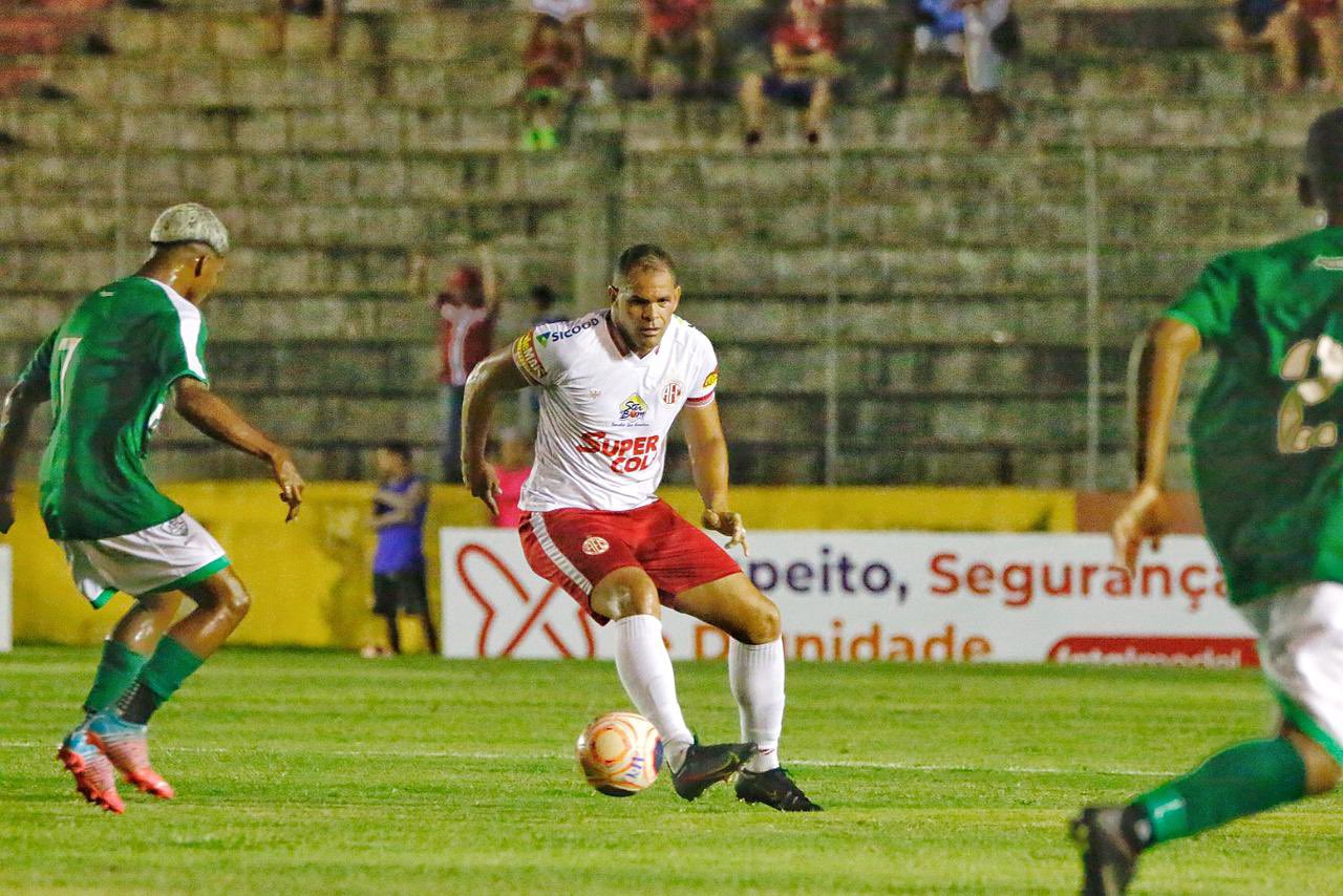 América passa susto, mas vence o Alecrim de virada