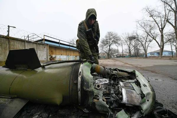 Exército russo cerca usina nuclear; Kiev vive tensão extrema
