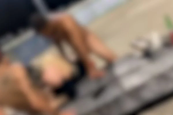 [VIDEO] Trio é flagrado fazendo sexo em público, em praia de Fortaleza