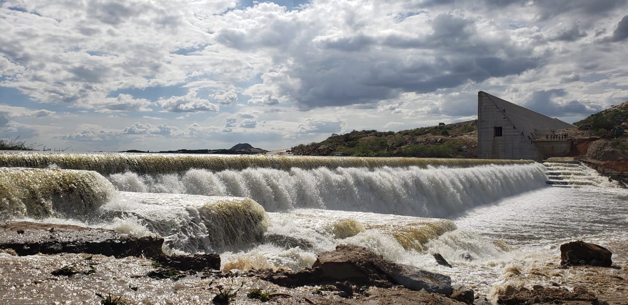 Após barragem de Oiticica, Caern restabelece abastecimento pleno de Jucurutu