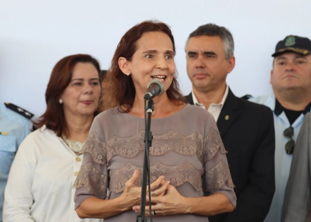 Governadora do CE pede desfiliação do PDT após partido apoiar outro candidato