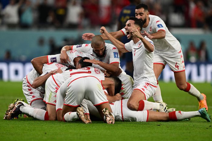 Tunísia vence França pela primeira vez na história, mas está eliminada da Copa do Mundo