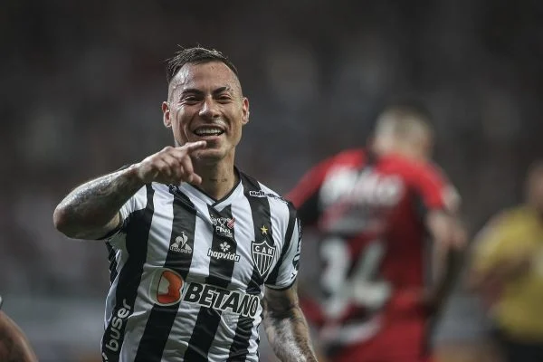 Vargas faz 2 e Atlético Mineiro goleia Furacão na final da Copa do Brasil