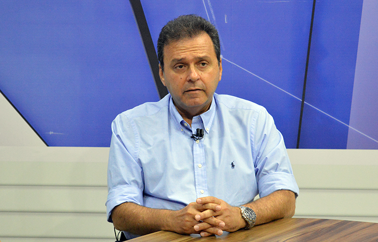 Prefeitos divulgam nota revoltados contra fala "desrespeitosa" de Carlos Eduardo Alves