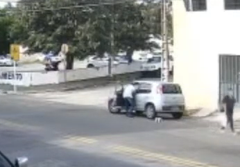 [VÍDEO] Carro, pertences e até bolo são levados por bandido armado em Natal