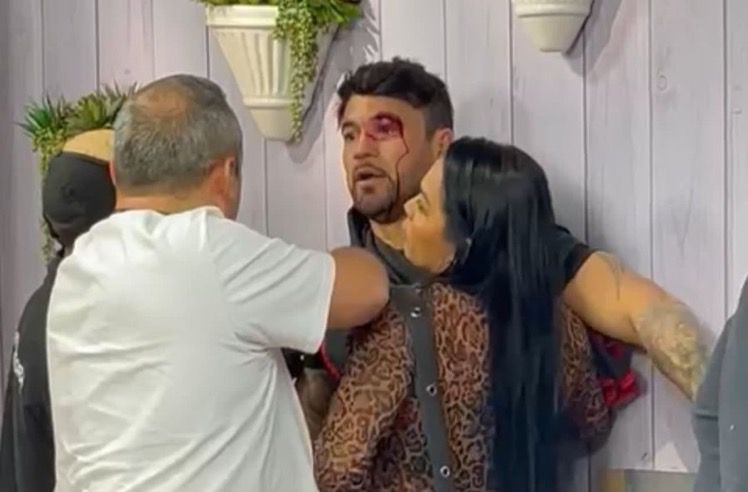 [VIDEO] Fofoca completa: Soco e muito sangue: Vini Buttel e Hadson caem na porrada na Record TV