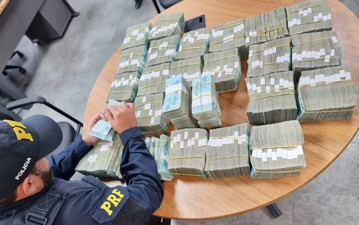 PRF prende homem com mais de R$ 2,5 milhões; Dinheiro iria em direção a Brasília