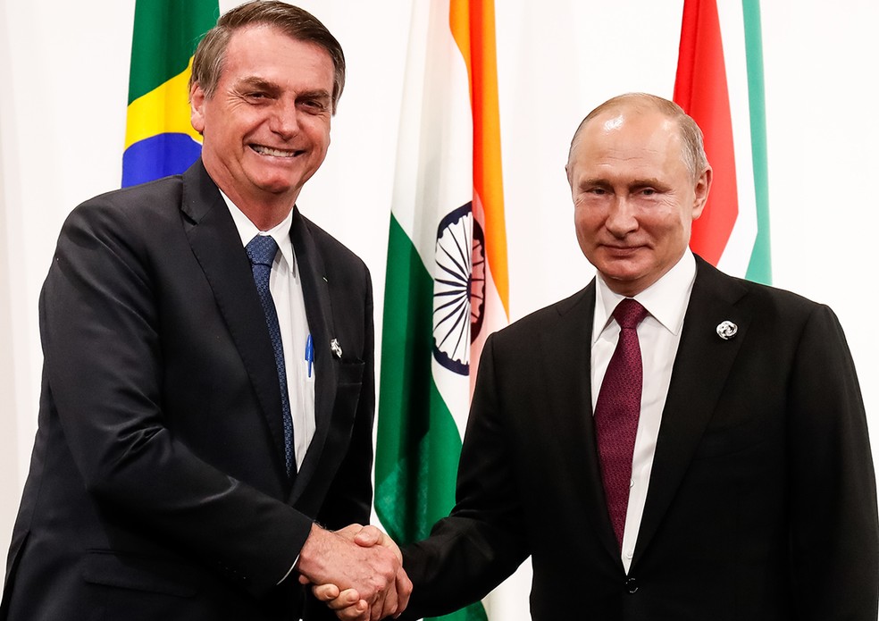 Bolsonaro viaja à Rússia nesta segunda (14) com discurso de “comércio e paz”