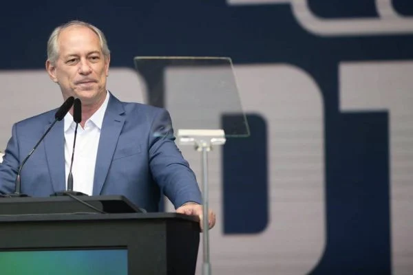 Bolsonaro reage a acusação de Ciro Gomes: “Tua maconha está estragada”