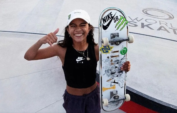 Aos 15 anos, "Fadinha" Rayssa Leal é campeã mundial de skate street